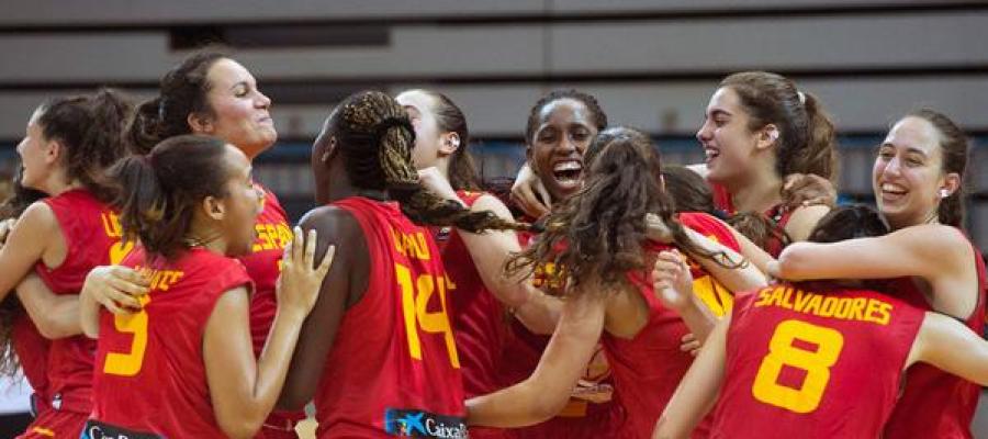 Las chicas de baloncesto celebran su victoria Las chicas de baloncesto celebran su victoria