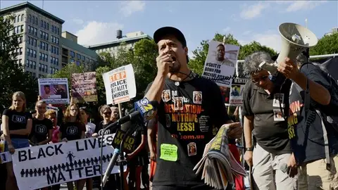 El condado de El Bronx también fue testigo de una protesta en el primer aniversario de la muerte de Brown El condado de El Bronx también fue testigo de una protesta en el primer aniversario de la muerte de Brown