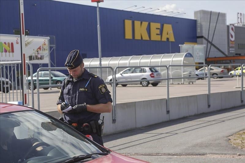 Dos personas mueren apuñaladas en un Ikea del sur de Suecia Dos personas mueren apuñaladas en un Ikea del sur de Suecia
