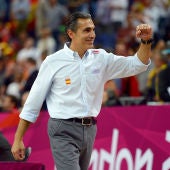 Scariolo durante un partido con la selección española de baloncesto