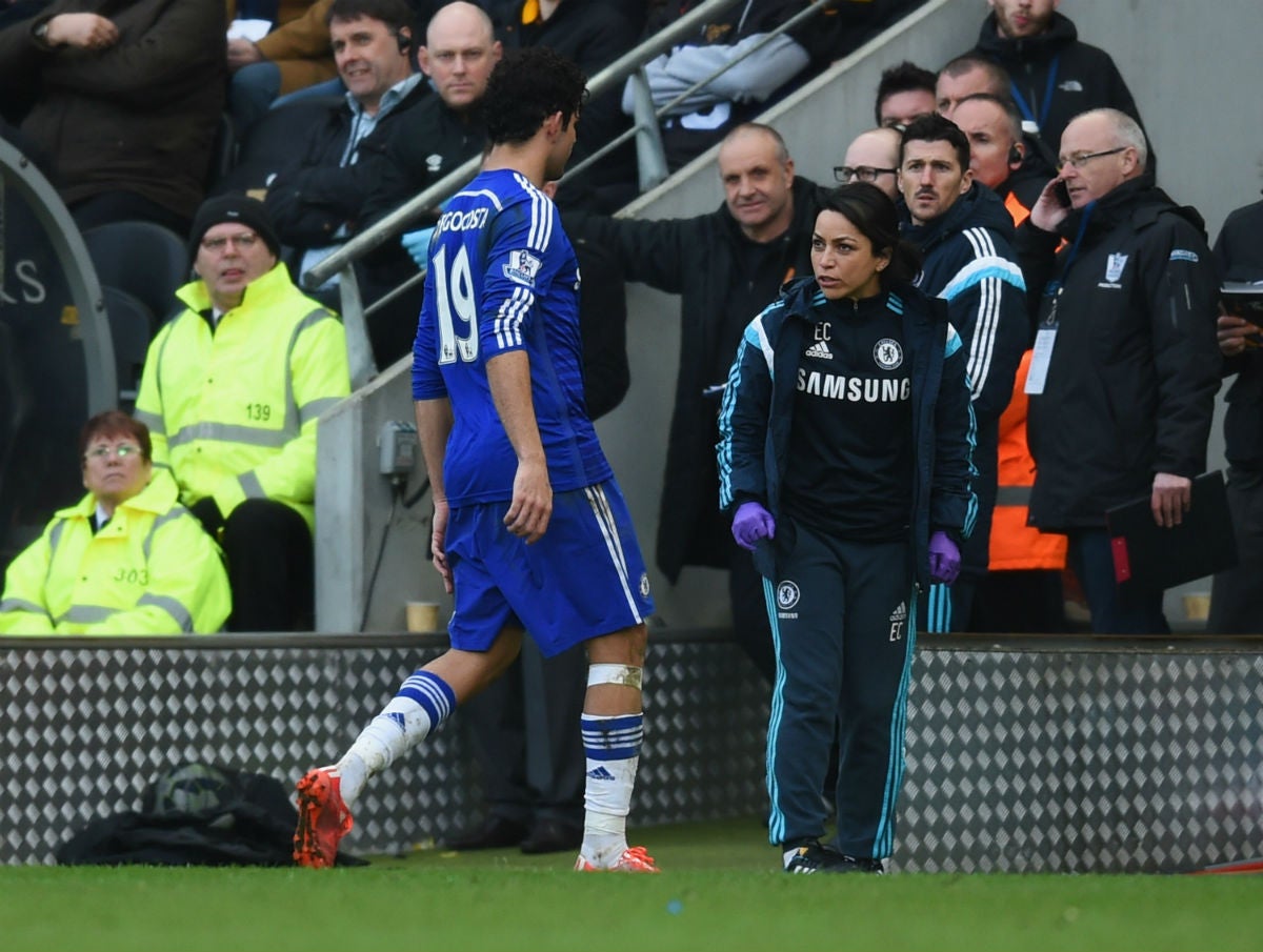 Mourinho no dejará sentarse en el banquillo a la doctora Eva Carneiro Mourinho no dejará sentarse en el banquillo a la doctora Eva Carneiro