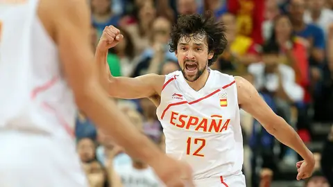 Llull celebra un punto con España Llull celebra un punto con España