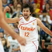 Llull celebra un punto con España Llull celebra un punto con España