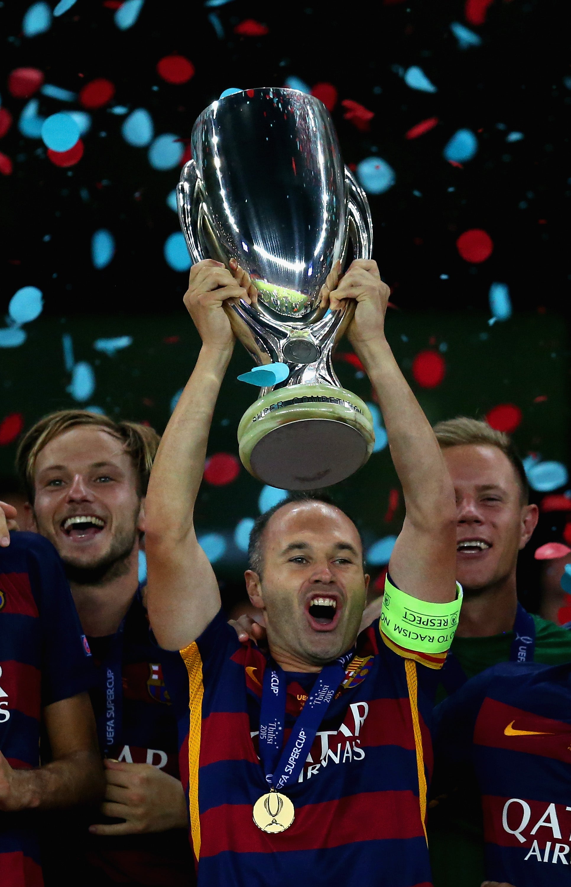 Iniesta iguala a Xavi como el futbolista español más laureado Iniesta iguala a Xavi como el futbolista español más laureado