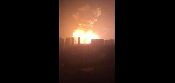 Centenares de heridos en una fuerte explosión en la ciudad china de Tianjin Centenares de heridos en una fuerte explosión en la ciudad china de Tianjin