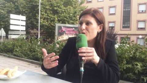 Susana Pedreira entrevista a la nueva alcaldesa de Cambados en la terraza de la panader&iacute;a,cafeter&iacute;a ,confiter&iacute;a Campolongo