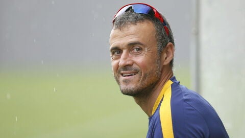 Luis Enrique durante el &uacute;ltimo entrenamiento del Bar&ccedil;a