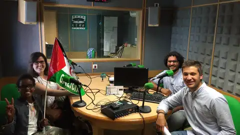La asociación Solidariedade Galega co pobo Saharagui en Onda Cero Pontevedra Martin Muñiz centra su mirada becaria en el proyecto de Vacaciones en Paz
