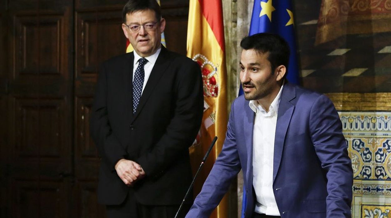 Luces y sombras, para sindicatos y asociaciones de madres y padres, en la gestión de Vicent Marzà Luces y sombras, para sindicatos y asociaciones de madres y padres, en la gestión de Vicent Marzà