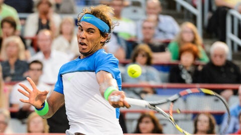 Nadal responde una bola en el torneo de Montreal, en Canad&aacute;