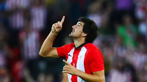 Mikel San Jose celebrando el primer gol Mikel San Jose celebrando el primer gol