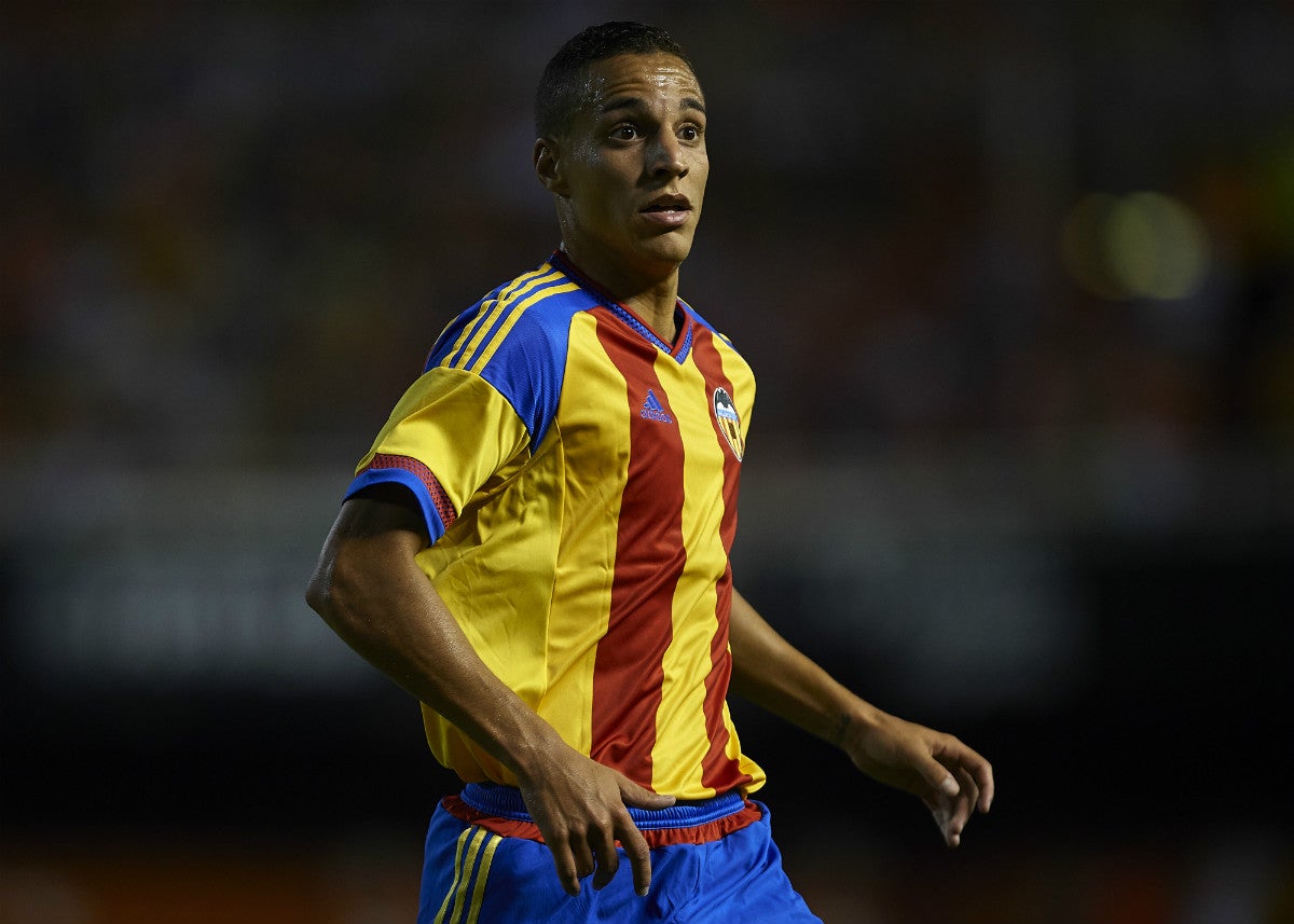 Rodrigo salió con muletas del Calderón a la espera de un diagnóstico Rodrigo salió con muletas del Calderón a la espera de un diagnóstico