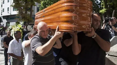 Entierro de una de las jóvenes asesinadas en Cuenca Entierro de una de las jóvenes asesinadas en Cuenca