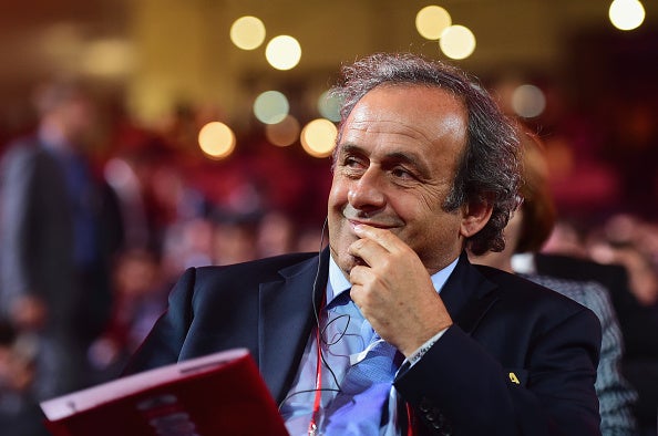 Platini considera "ridículas" las acusaciones de Blatter Platini considera "ridículas" las acusaciones de Blatter