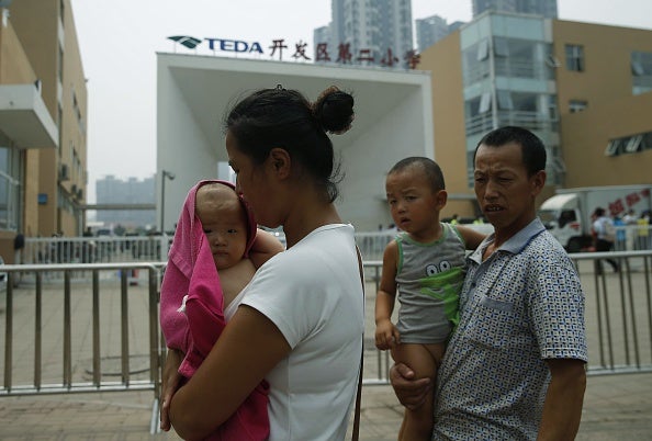 China evacua a los residentes próximos al puerto de Tianjin mientras se producen nuevas explosiones China evacua a los residentes próximos al puerto de Tianjin mientras se producen nuevas explosiones