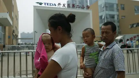 China evacua a los residentes próximos al puerto de Tianjin China evacua a los residentes próximos al puerto de Tianjin