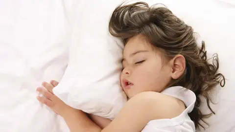 Niña soñando Niña soñando
