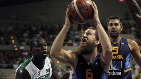 Sergio Rodr&iacute;guez lanza a canasta