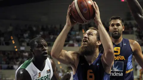 Sergio Rodríguez lanza a canasta Sergio Rodríguez lanza a canasta