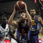 Sergio Rodríguez lanza a canasta