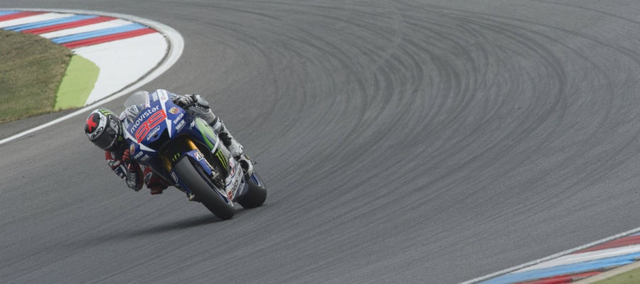Jorge Lorenzo, con su Yamaha en Brno Jorge Lorenzo, con su Yamaha en Brno