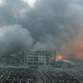 Vista tras las explosiones en Tianjin (China)