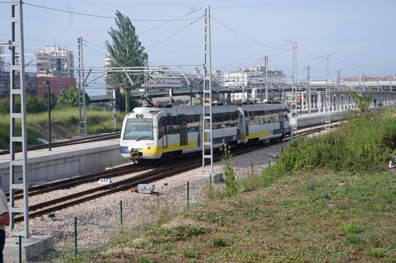 Muere electrocutado al tratar de robar los cables de la catenaria de FEVE Muere electrocutado al tratar de robar los cables de la catenaria de FEVE