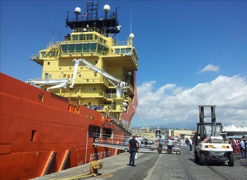 Desembarcan en Italia los supervivientes del último drama en el Mediterráneo Desembarcan en Italia los supervivientes del último drama en el Mediterráneo