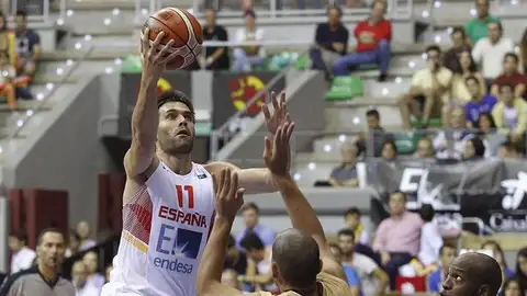 San Emeterio intenta anotar ante Venezuela San Emeterio intenta anotar ante Venezuela