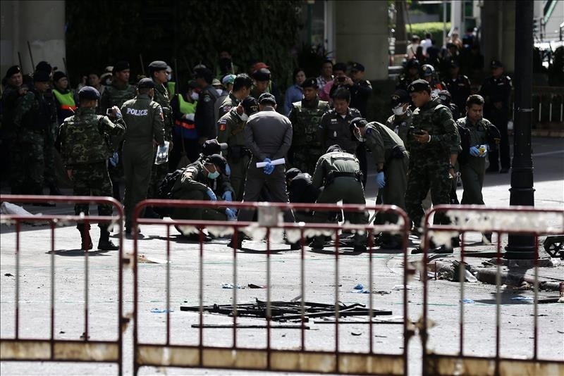 Un hombre lanza una bomba en Bangkok que, aparentemente, no ha causado víctimas Un hombre lanza una bomba en Bangkok que, aparentemente, no ha causado víctimas