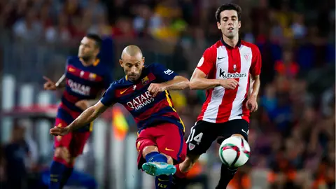 Markel Susaeta junto a Mascherano Markel Susaeta junto a Mascherano