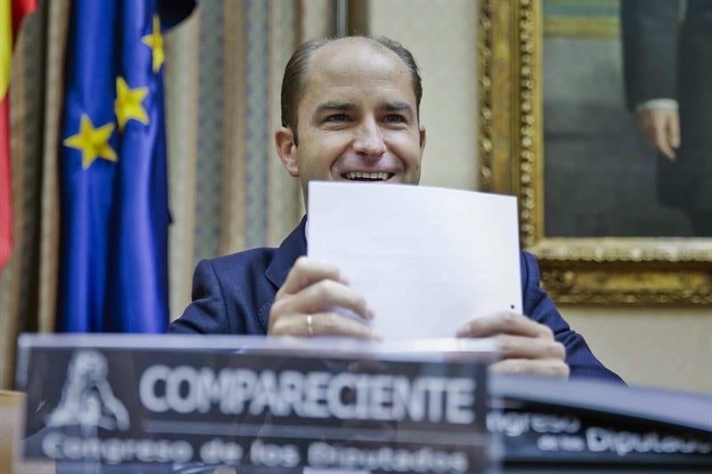 El Gobierno anuncia un programa destinado a parados de larga duración con una dotación de 516 millones El Gobierno anuncia un programa destinado a parados de larga duración con una dotación de 516 millones