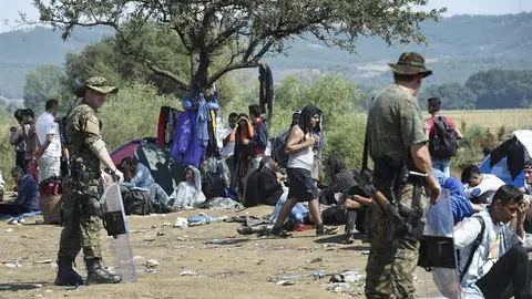 Fuerzas especiales de Macedonia vigilan la región fronteriza con Grecia Fuerzas especiales de Macedonia vigilan la región fronteriza con Grecia