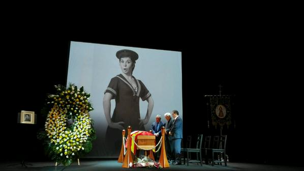 Ciudadanos, compañeros de profesión y autoridades rinden homenaje a Lina Morgan Ciudadanos, compañeros de profesión y autoridades rinden homenaje a Lina Morgan
