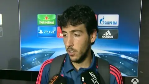 Parejo atiende a los medios en zona mixta Parejo atiende a los medios en zona mixta