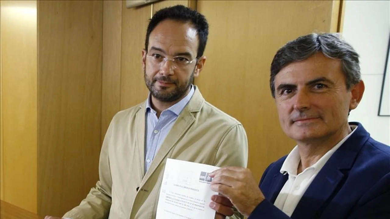 Antonio Hernando y Pedro Saura presentan la enmienda a la totalidad de los PGE