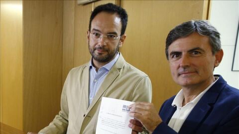 Antonio Hernando y Pedro Saura presentan la enmienda a la totalidad de los PGE