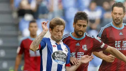 Fede Cartabia disputa un balón con el centrocampista de la Real Sociedad Markel Bergara Fede Cartabia disputa un balón con el centrocampista de la Real Sociedad Markel Bergara