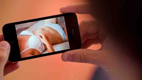 Escena de 'sexting' Escena de 'sexting'