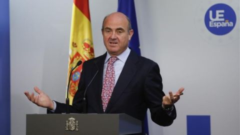 Luis de Guindos comparece en rueda de prensa tras la reuni&oacute;n del Ecofin 