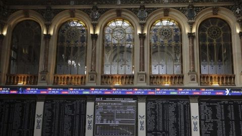 Paneles informativos Bolsa de Madrid