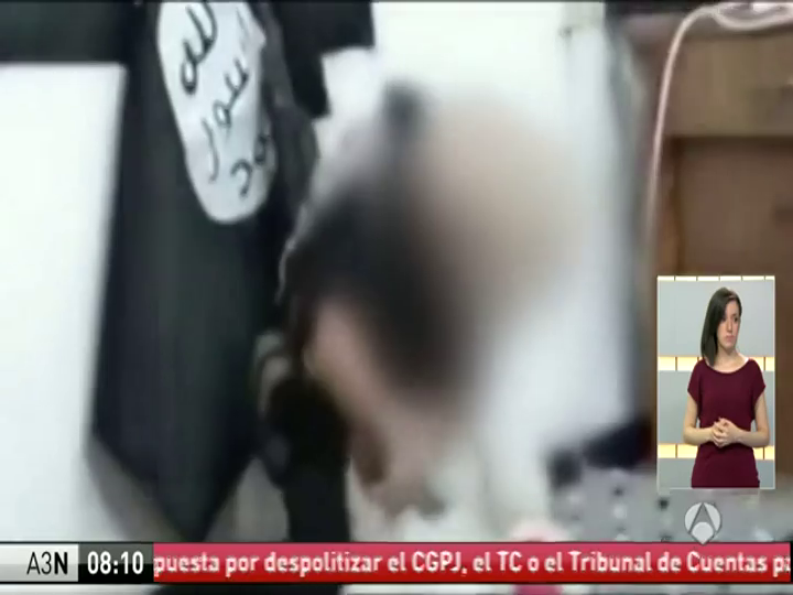 Estado Islámico difunde un vídeo de un niño que degüella a su oso de peluche al grito de "Alá es grande" Estado Islámico difunde un vídeo de un niño que degüella a su oso de peluche al grito de "Alá es grande"