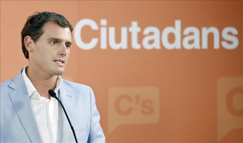 Albert Rivera: "El día 28 hay que pensar más en España que en nuestros partidos" Albert Rivera: "El día 28 hay que pensar más en España que en nuestros partidos"