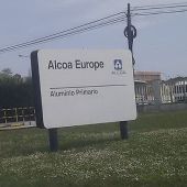Entrada a la planta de Alcoa en Avilés