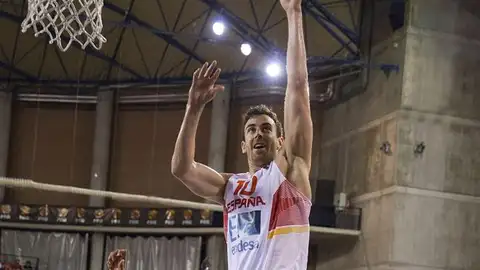 Víctor Claver en el partido ante Macedonia Víctor Claver en el partido ante Macedonia