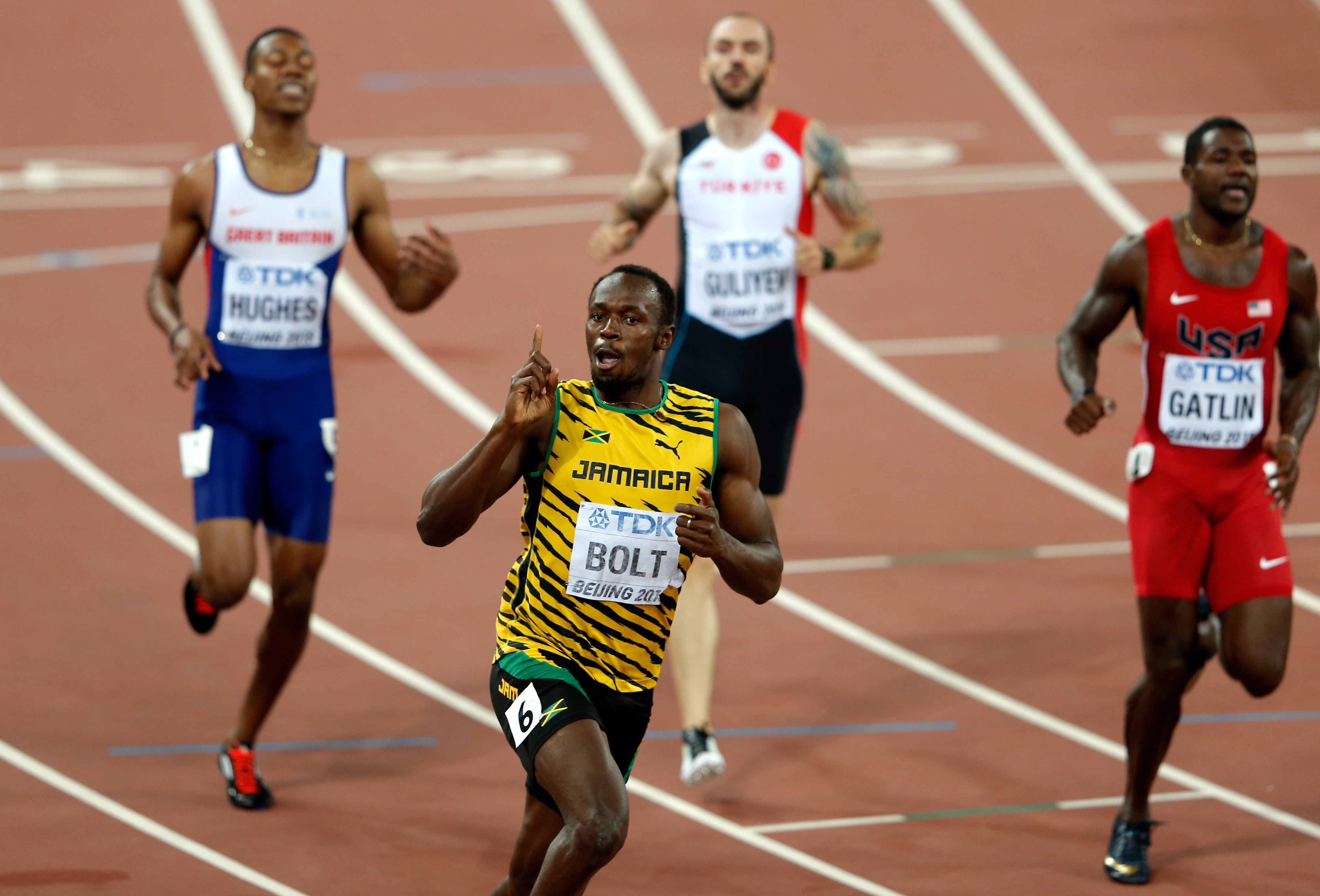 Bolt también somete a Gatlin en los 200 metros de Pekín Bolt también somete a Gatlin en los 200 metros de Pekín