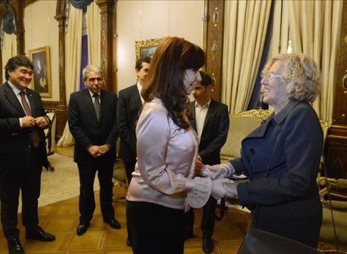 Cristina Fernández de Kirchner recibe a Manuela Carmena en la Casa Rosada Cristina Fernández de Kirchner recibe a Manuela Carmena en la Casa Rosada