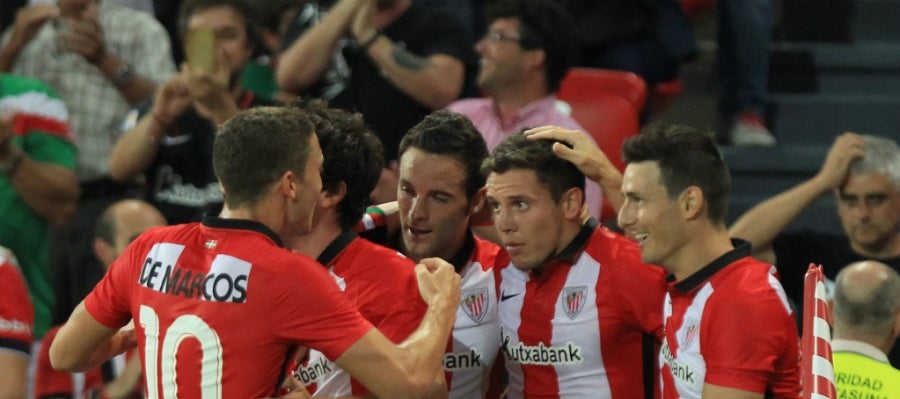Los jugadores del Athletic celebran el gol de Elustondo Los jugadores del Athletic celebran el gol de Elustondo