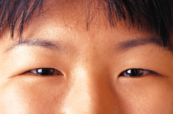 Un soldado chino bate el récord del mundo sin pestañear durante 57 minutos Un soldado chino bate el récord del mundo sin pestañear durante 57 minutos