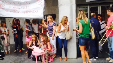 Concentración de interinos del Conservatorio de Música de Gijón en Oviedo Concentración de interinos del Conservatorio de Música de Gijón en Oviedo